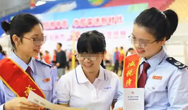 江 苏法律职业资格在哪里报名，有哪些培训班